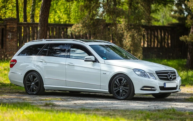 Mercedes-Benz Klasa E cena 33900 przebieg: 284000, rok produkcji 2011 z Ujazd małe 667